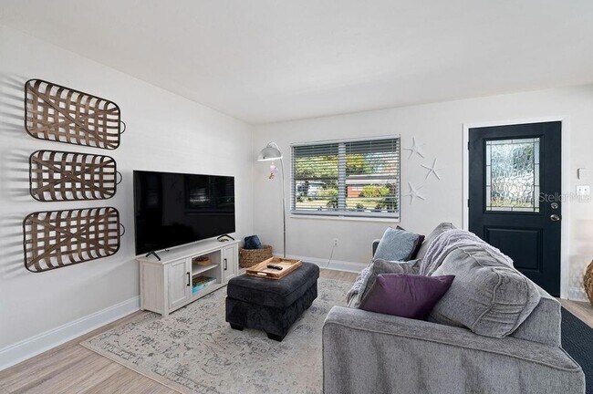 Building Photo - 2676 Martin St
