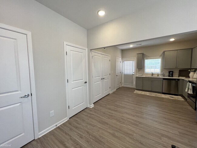 Building Photo - 2 br, 2.5 bath House - 3704 S Mebane St