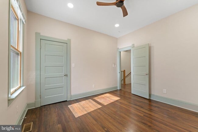 Building Photo - 6107 44th Ave