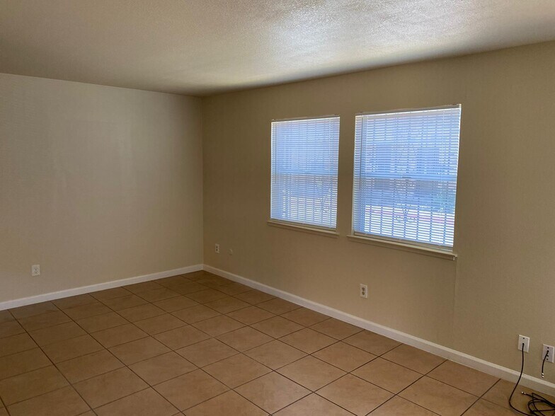 Building Photo - 4223 Weymouth Ln