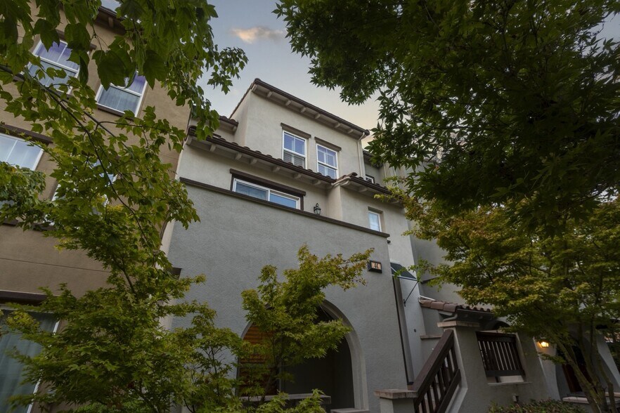 Building Photo - 44 Muller Pl