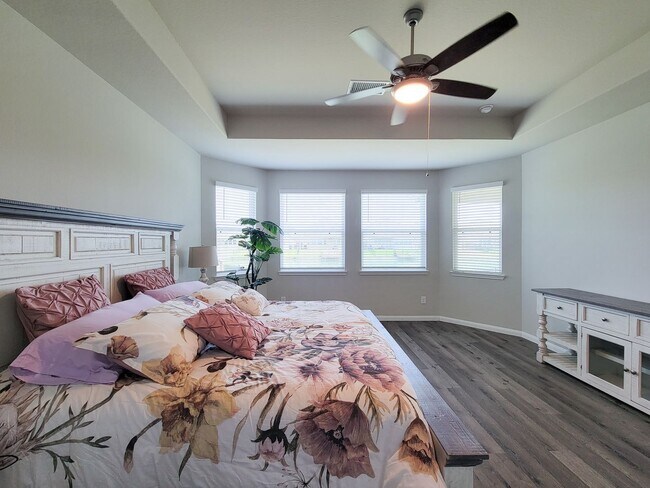 Building Photo - THIS THREE BED, FOUR BATH, CANAL FRONT HOM...