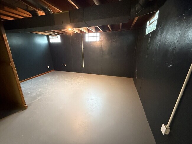 Building Photo - 8862 Zodiac Dr