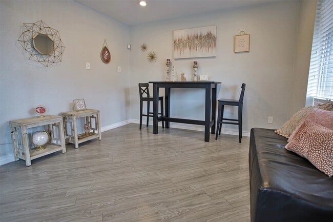 Primary Photo - 2700 S Dairy Ashford Rd