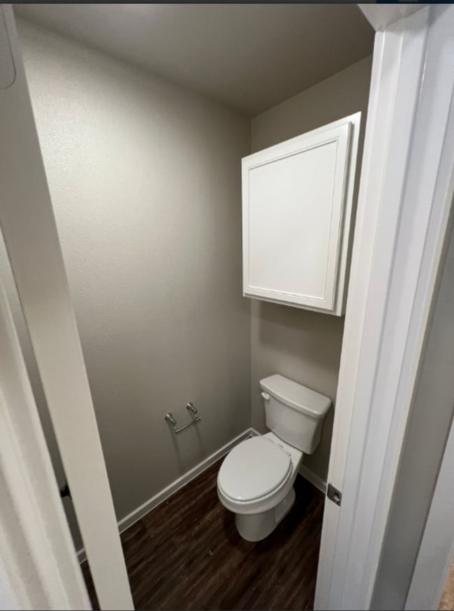 Building Photo - AVAILABLE NOW! 3/2/1 off west 19th!