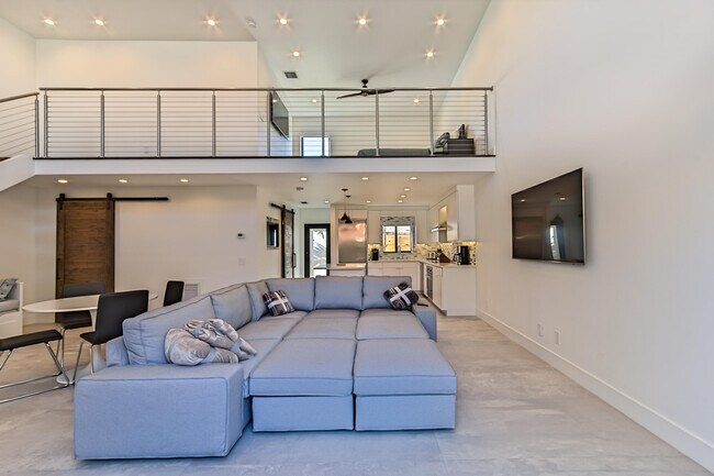 Building Photo - 1955 NE 4th St