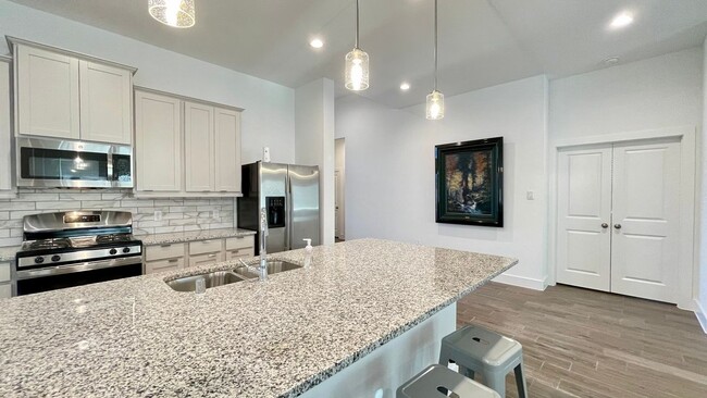 Building Photo - 4516 Bartagrass Dr