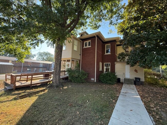 Building Photo - 551 E Boswell St