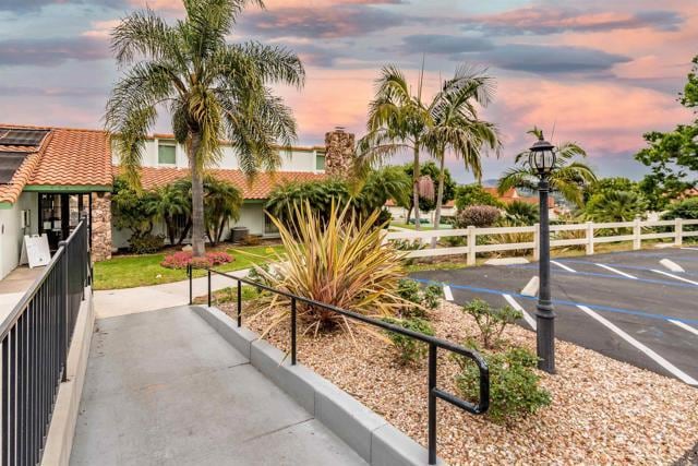 Building Photo - 1866 Pleasantdale Ln