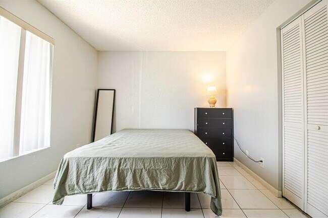 Building Photo - 6415 Amberjack Terrace