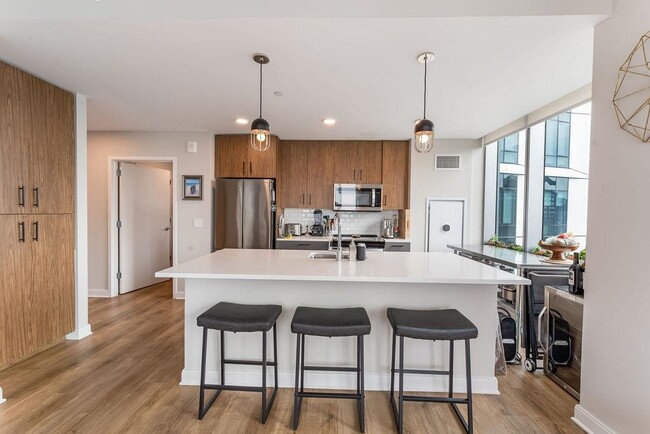 Building Photo - 25 Christopher Columbus Dr