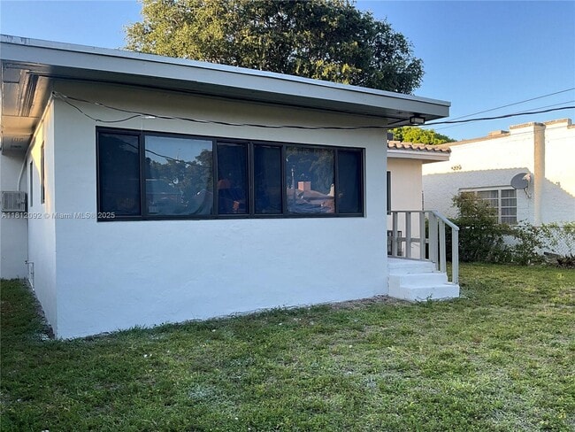 Building Photo - 940 NW 47th St