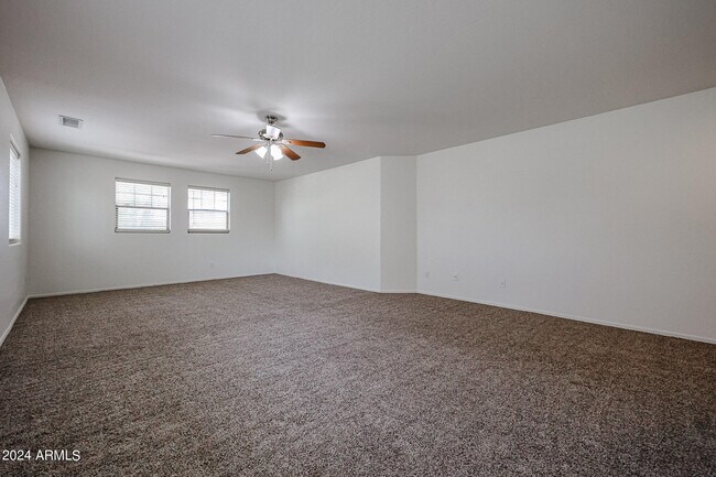Building Photo - 811 E Kapasi Ln