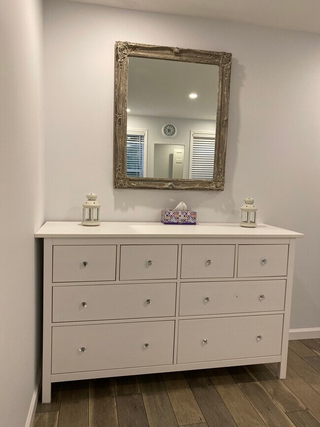 Building Photo - 152 W 9th St