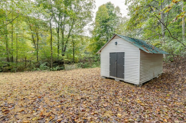 Building Photo - Very Private, Quiet 1BR Cottage on 5 acres...