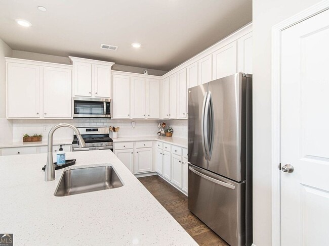 Building Photo - 831 Corsiglia Farm
