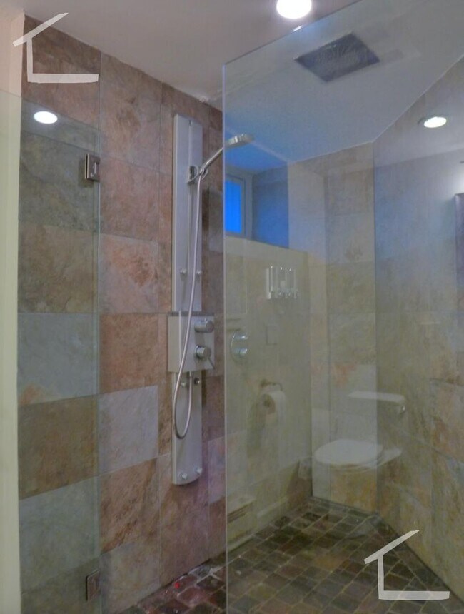 Building Photo - 35 Bentley St