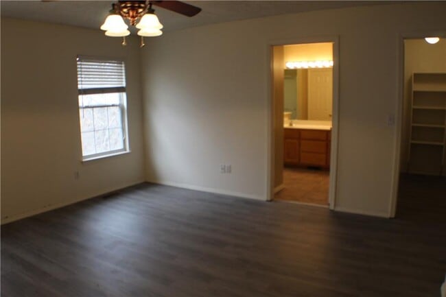 Building Photo - 69 Sherlock Dr