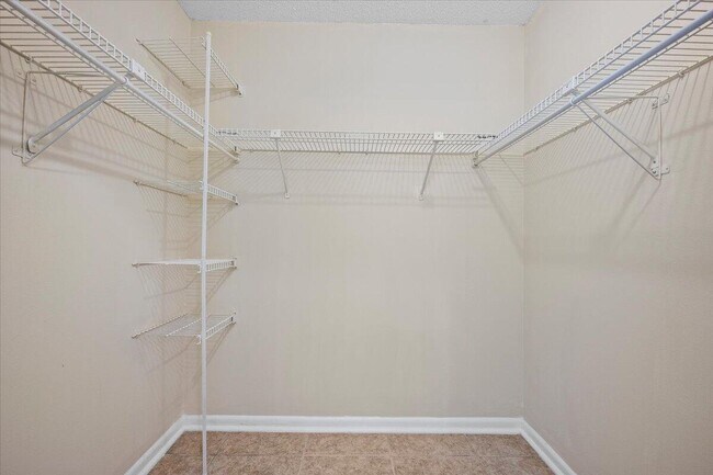 Building Photo - 144 Deerfield Ct