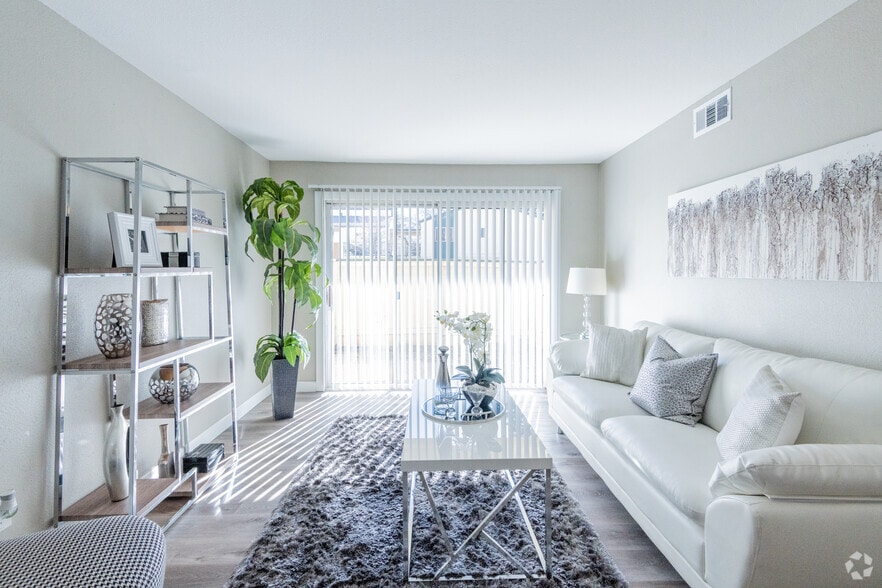 2BR, 1BA - Creekside Gardens