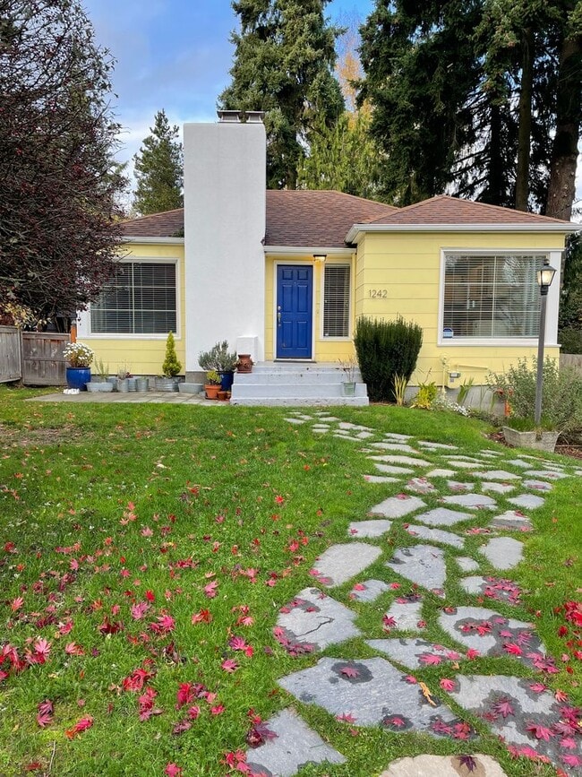 Primary Photo - Sweet Maple Leaf Home for Lease