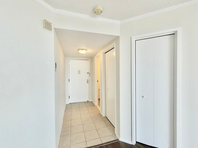 Building Photo - 1309 Harmon Cove Tower