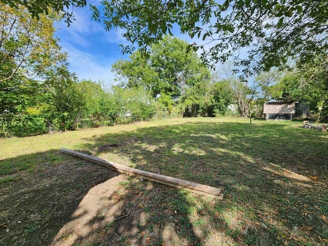 Building Photo - Updated 1-Bedroom Home with Spacious Yard ...