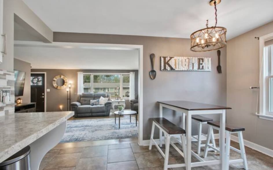 Building Photo - 1071 Kenwood St