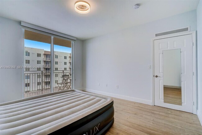 Building Photo - 2425 SW 27th Ave