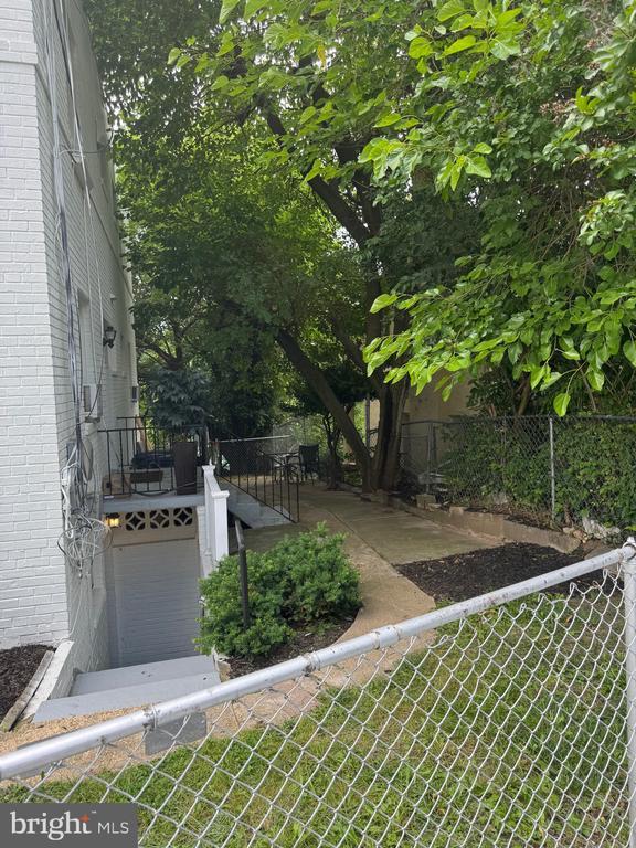 Building Photo - 4253 Brooks St NE