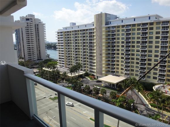 Building Photo - 5601 Collins Ave