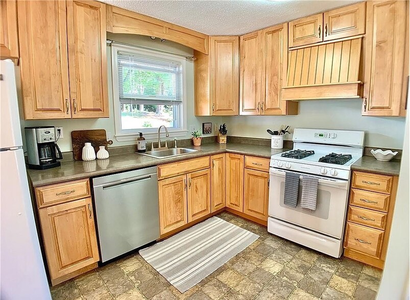 Building Photo - 60 Willow St