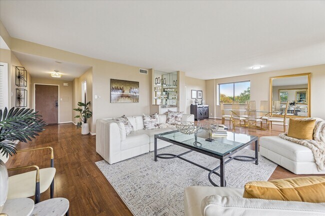 Building Photo - 49 Briar Hollow Ln