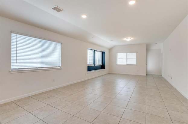 Building Photo - 1304 Rosebush Rd