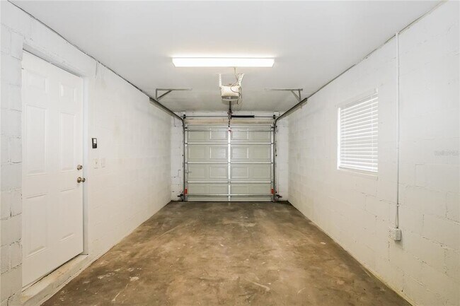 Building Photo - 832 Bethune Dr