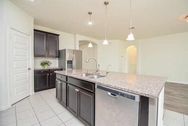 Building Photo - 22211 Weller Oaks Dr