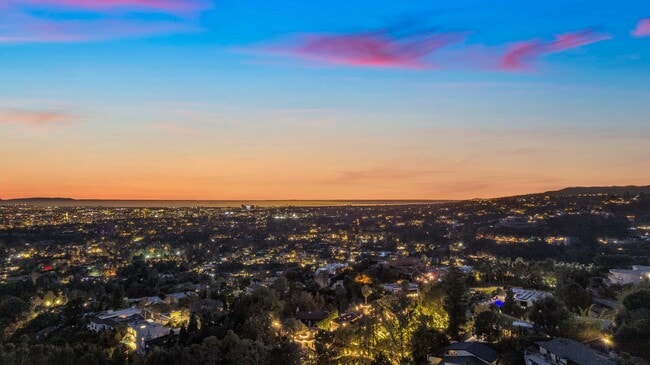 Building Photo - 1447 San Ysidro Dr