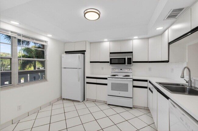 Building Photo - 3502 Bimini Ln