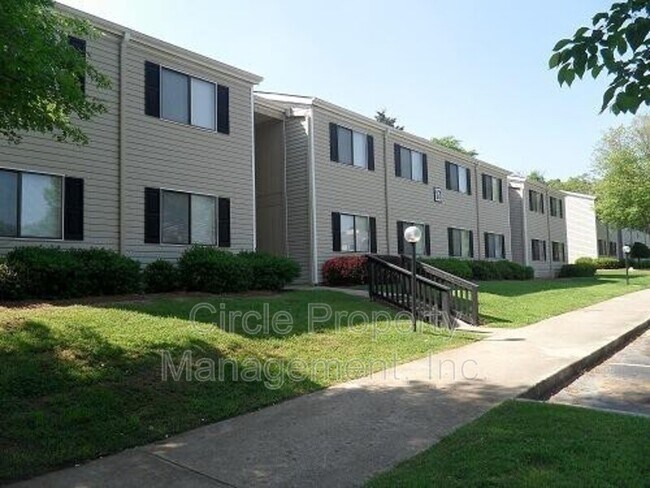 Building Photo - 2021 Highridge Dr SW