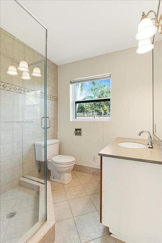 Building Photo - 4421 SW 73rd Terrace