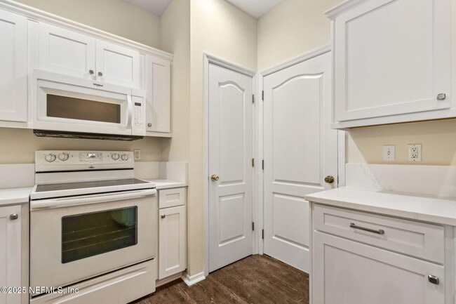 Building Photo - 6034 Bartram Village Dr