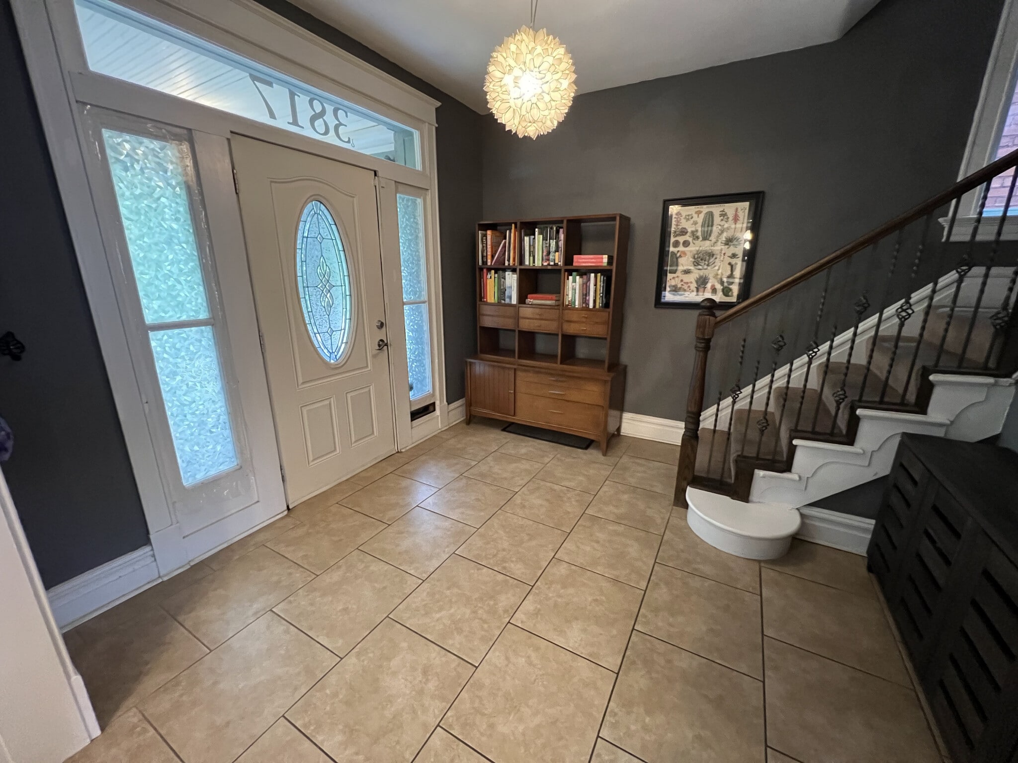 Foyer - 3817 Lafayette Ave
