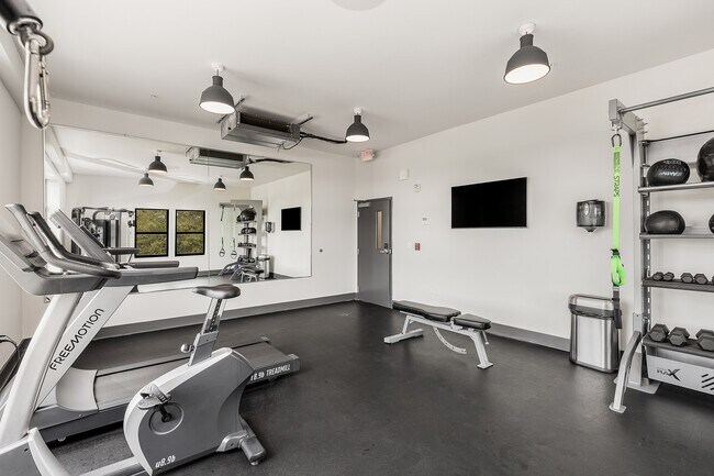 Building Photo - 112 Rogers St NE