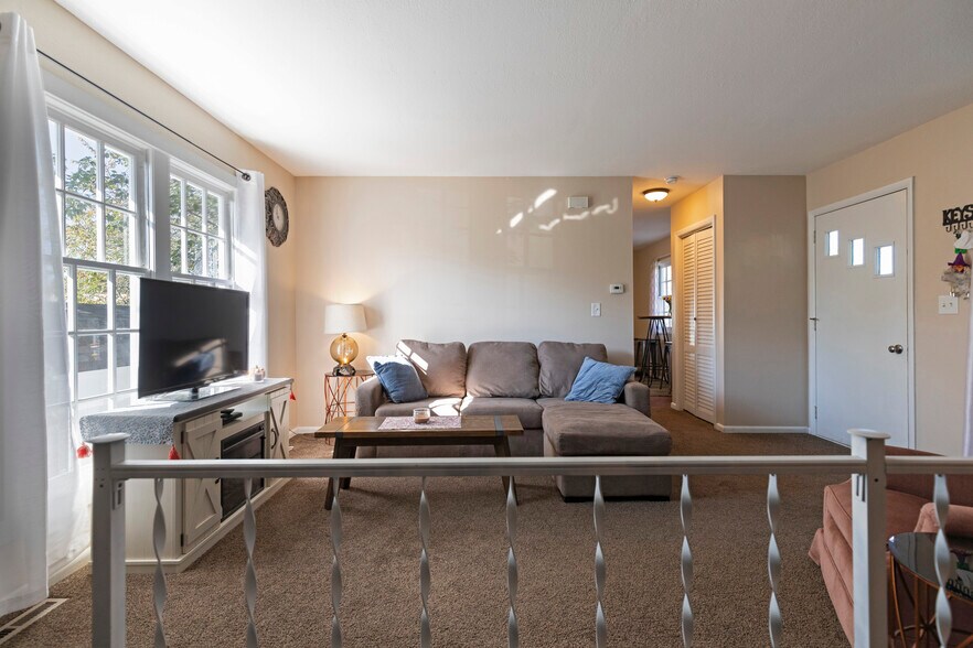 Building Photo - 1847 W Sussex Ave