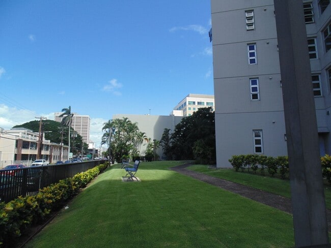 Building Photo - Newly renovated 1 bedroom, 1 bath, 1 parking in Makiki!
