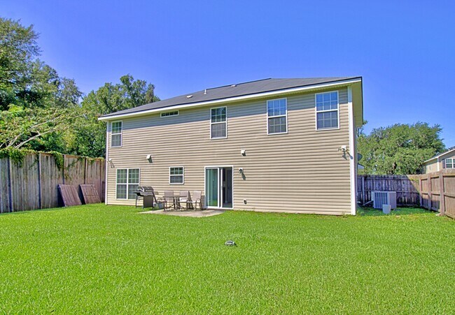 Building Photo - 305 Largo Ct