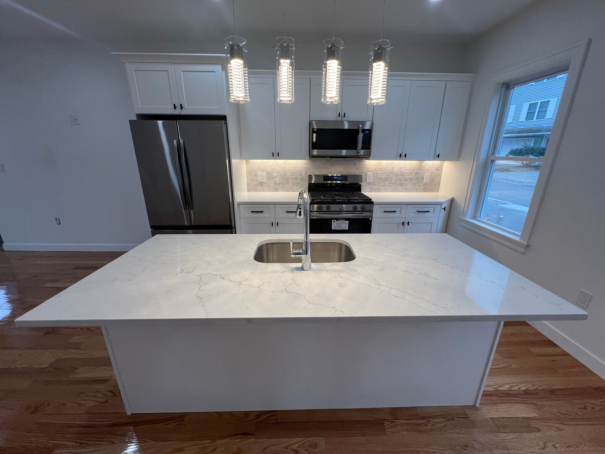 Building Photo - 82 Albertina St