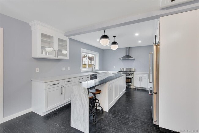 Building Photo - 21 Deepwood Dr