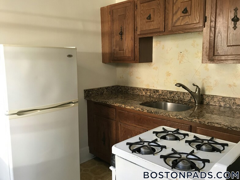 Building Photo - 349 Pleasant St