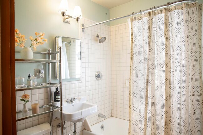 Downstairs Bathroom - 350 Glenhaven Ave NW
